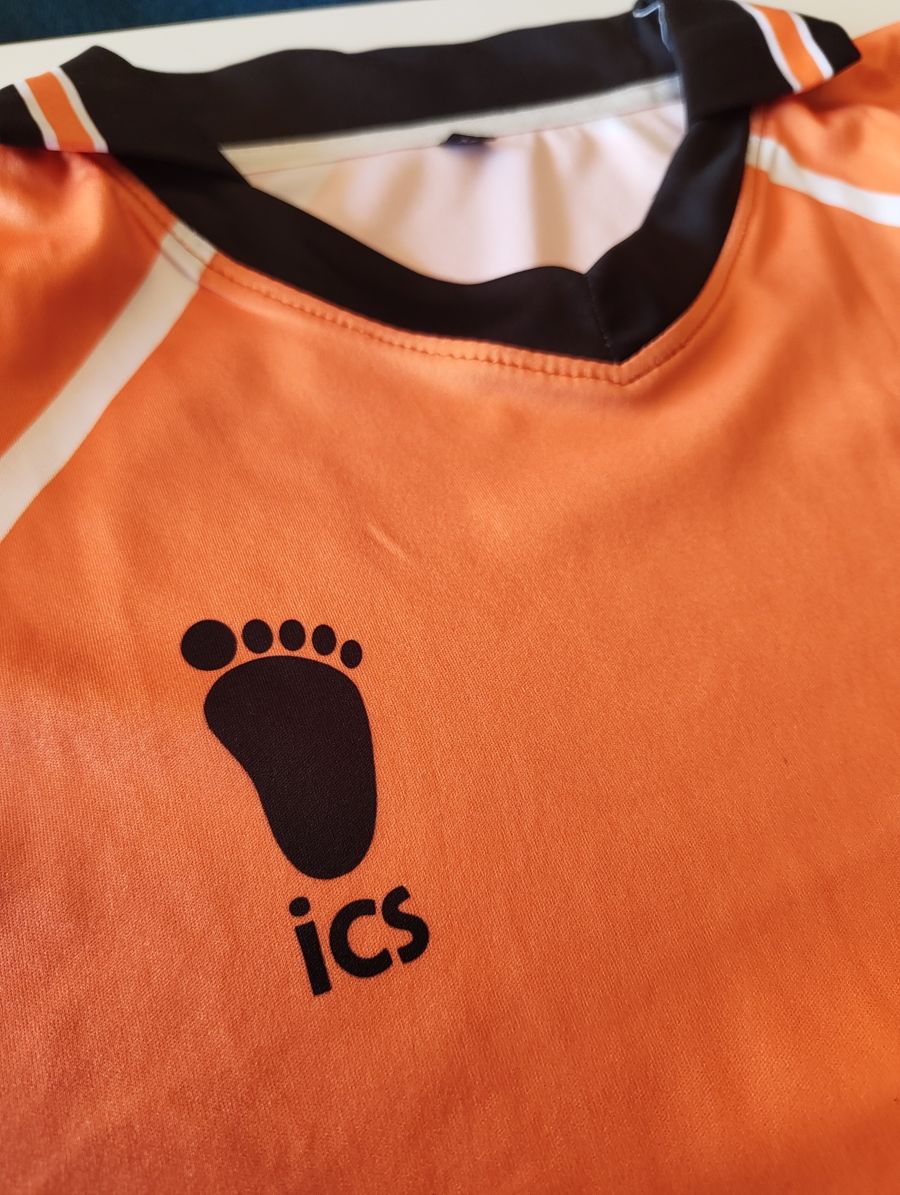 Close-up: The foot-ics sponsor, in place