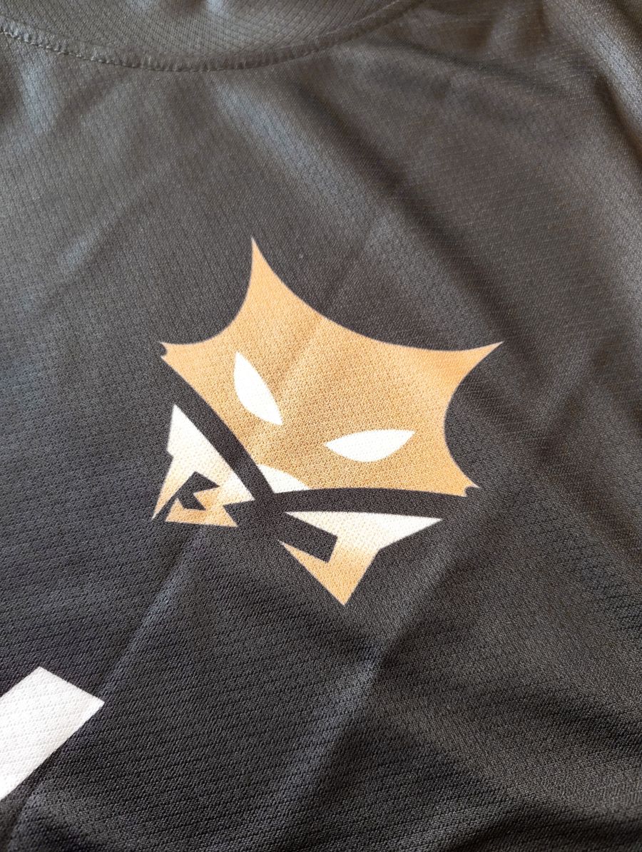 Close-up: The jackal crest, redrawn